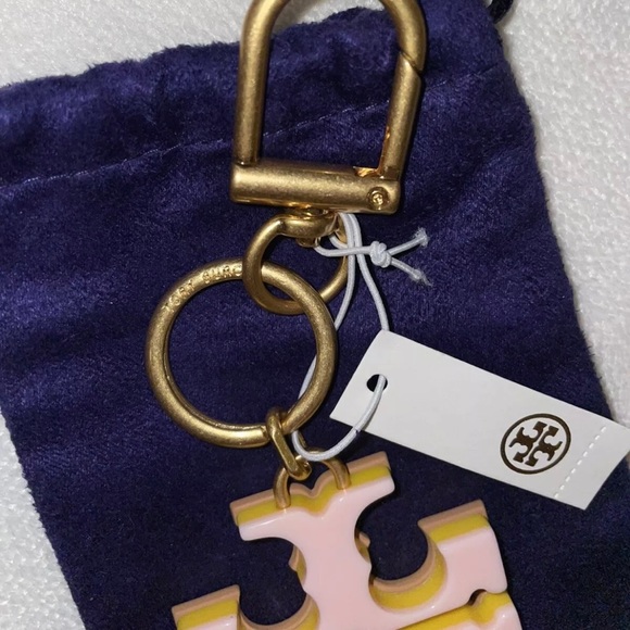 New! Tory Burch Stacked Resin 2 Sided Logo T Keychain/Bag Charm Tan/Shell Pink🎀 - Picture 7 of 12